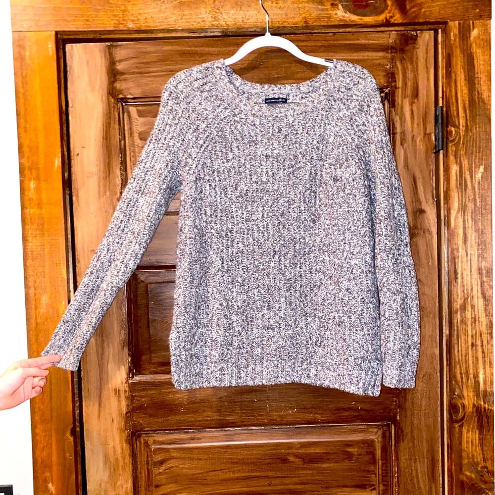 American Eagle grey and white sweater